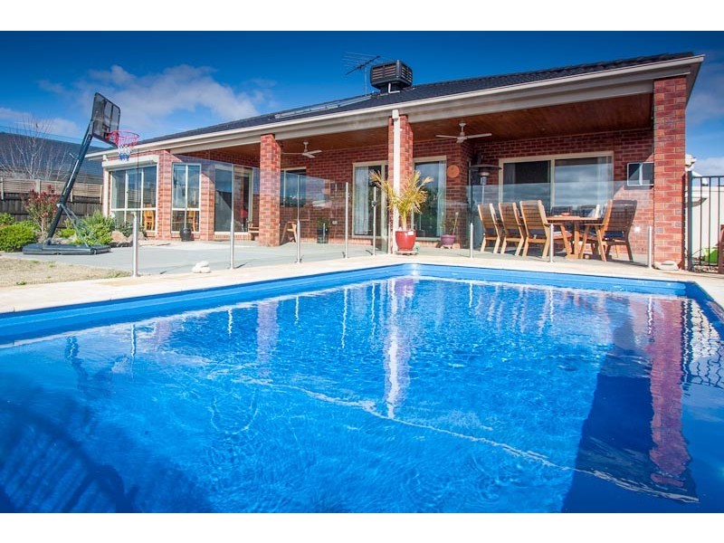 15 Vernon Close, New Gisborne VIC 3438