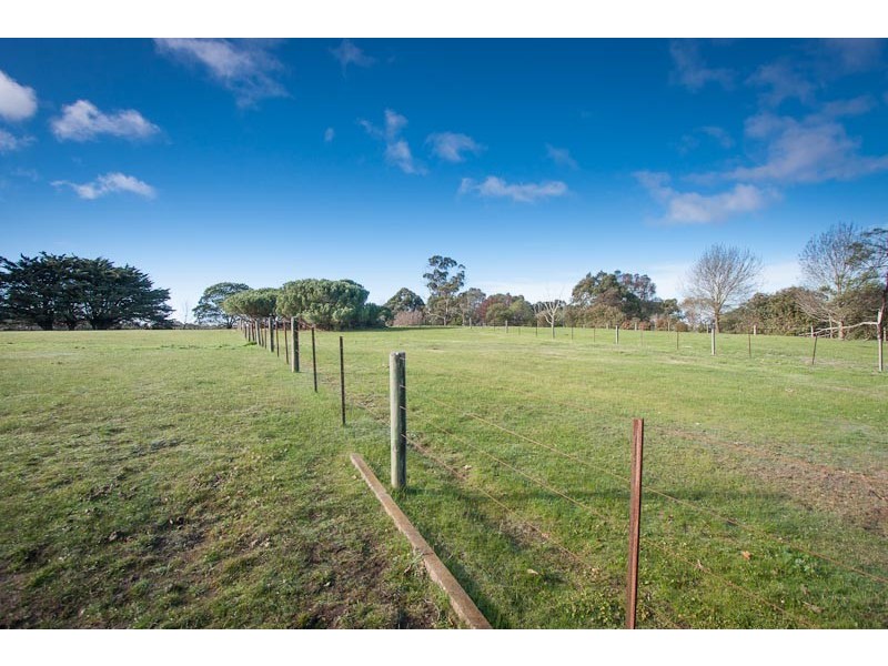 2 Dunne Rd, Bullengarook VIC 3437