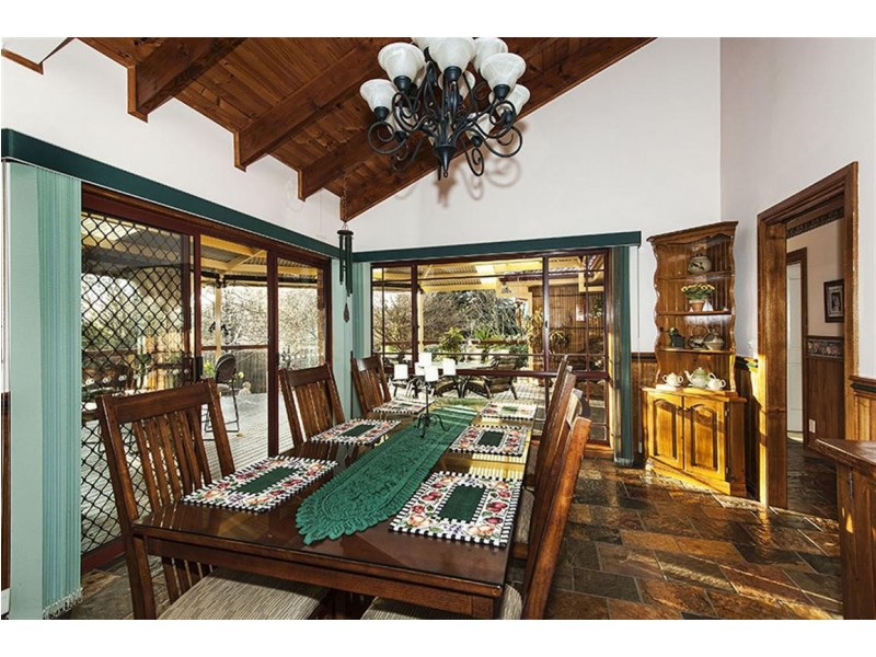 7 Arwon Crt, New Gisborne VIC 3438