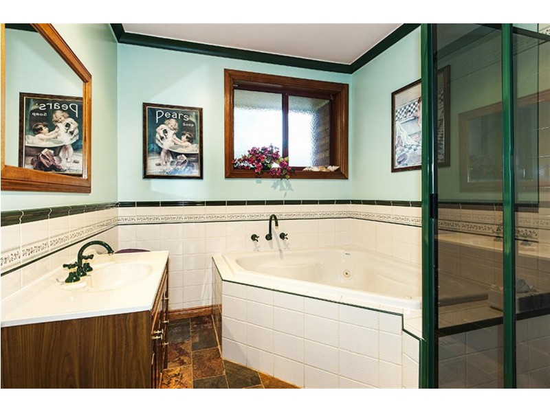 7 Arwon Crt, New Gisborne VIC 3438