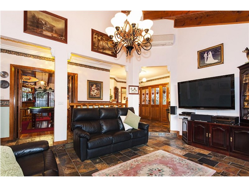 7 Arwon Crt, New Gisborne VIC 3438