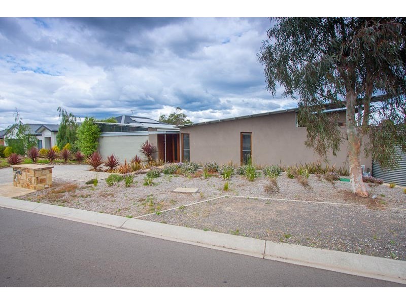 73 The Boulevard, Gisborne VIC 3437