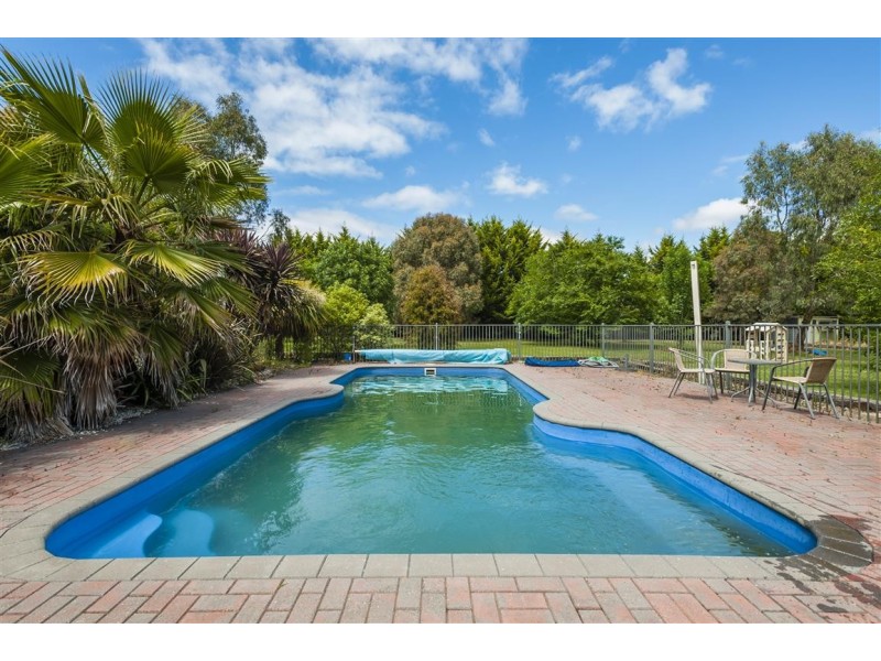 12 Tattersall Drive, Kyneton VIC 3444
