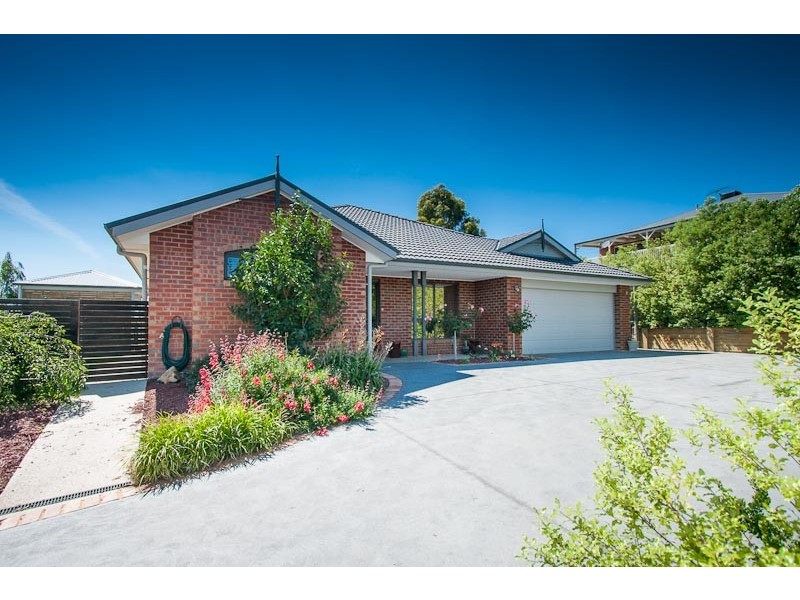 17 Alcheringa Court, Gisborne VIC 3437