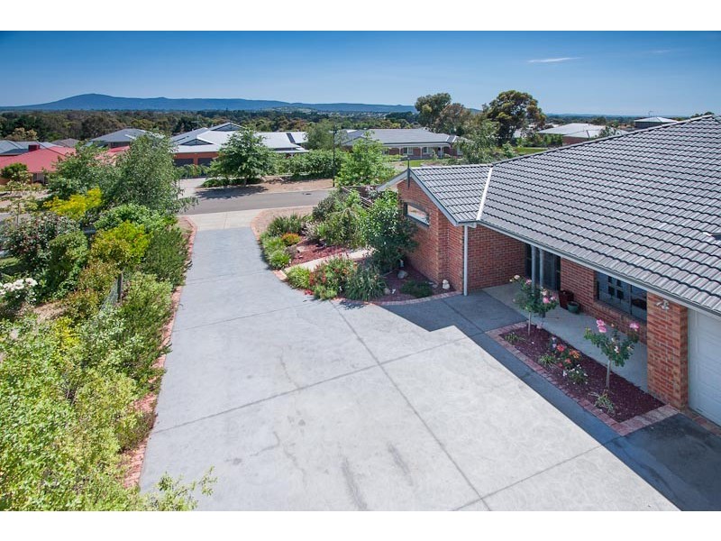 17 Alcheringa Court, Gisborne VIC 3437