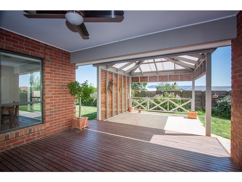 17 Alcheringa Court, Gisborne VIC 3437