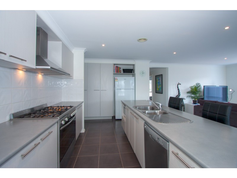 4 Lonhro Crt, New Gisborne VIC 3438