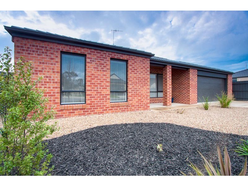 4 Lonhro Crt, New Gisborne VIC 3438