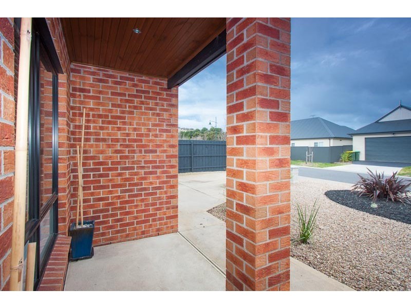 4 Lonhro Crt, New Gisborne VIC 3438