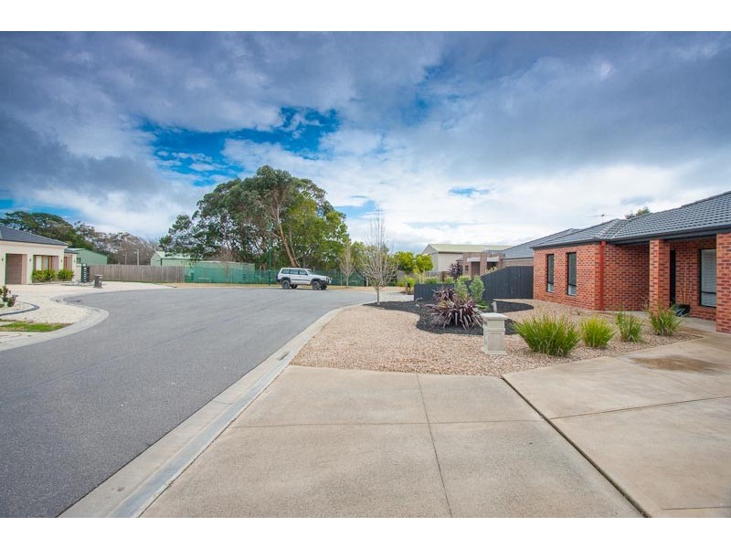 4 Lonhro Crt, New Gisborne VIC 3438