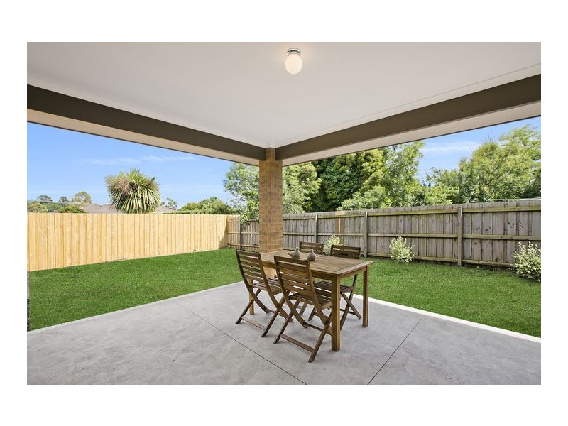 Unit 2/36 Grant Avenue, Gisborne VIC 3437