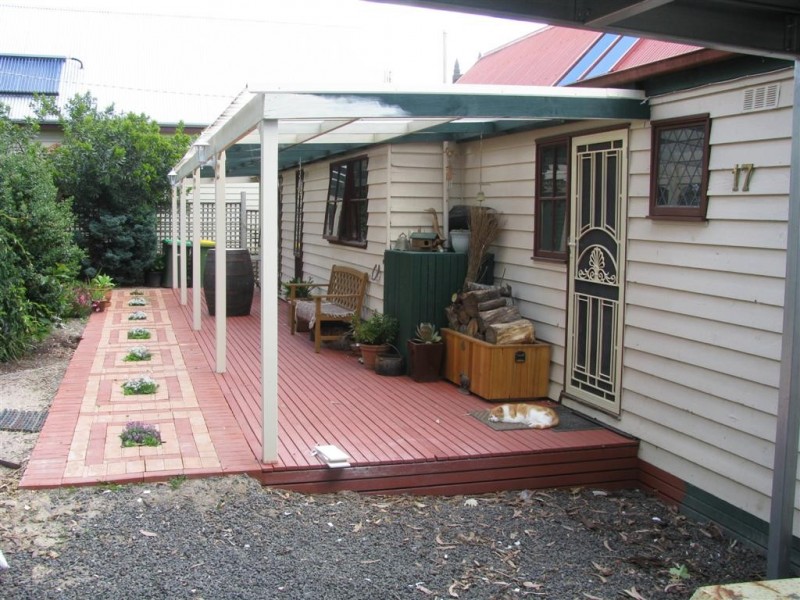 17 Buckland Street, Woodend VIC 3442