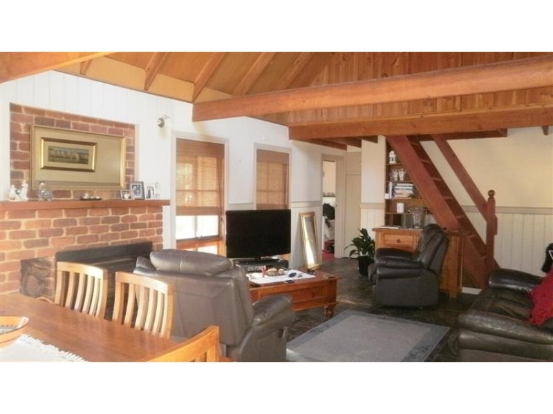 17 Buckland Street, Woodend VIC 3442