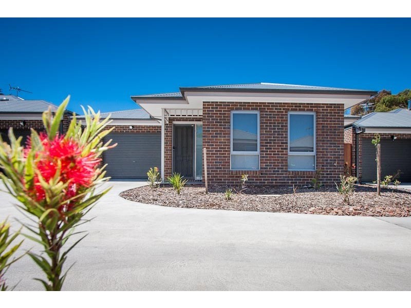 Unit 2/11 Morrow Road, Gisborne VIC 3437