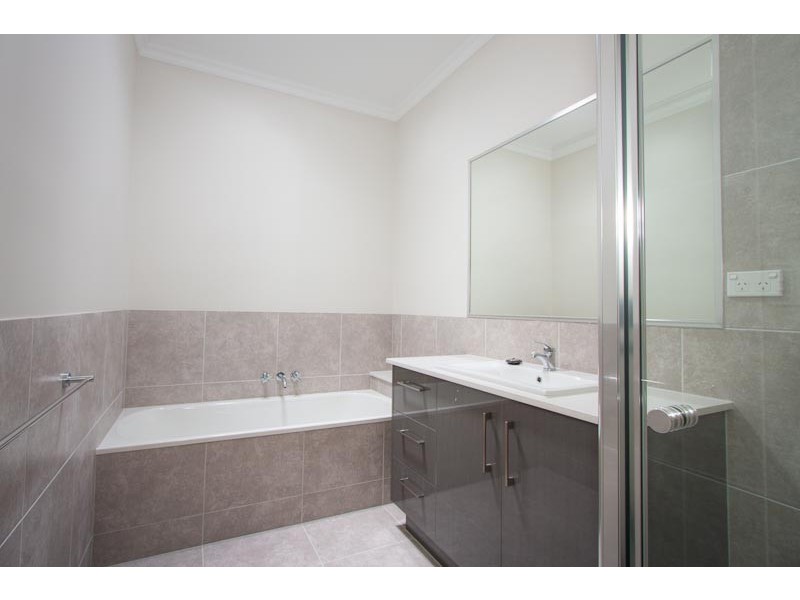 Unit 2/11 Morrow Road, Gisborne VIC 3437
