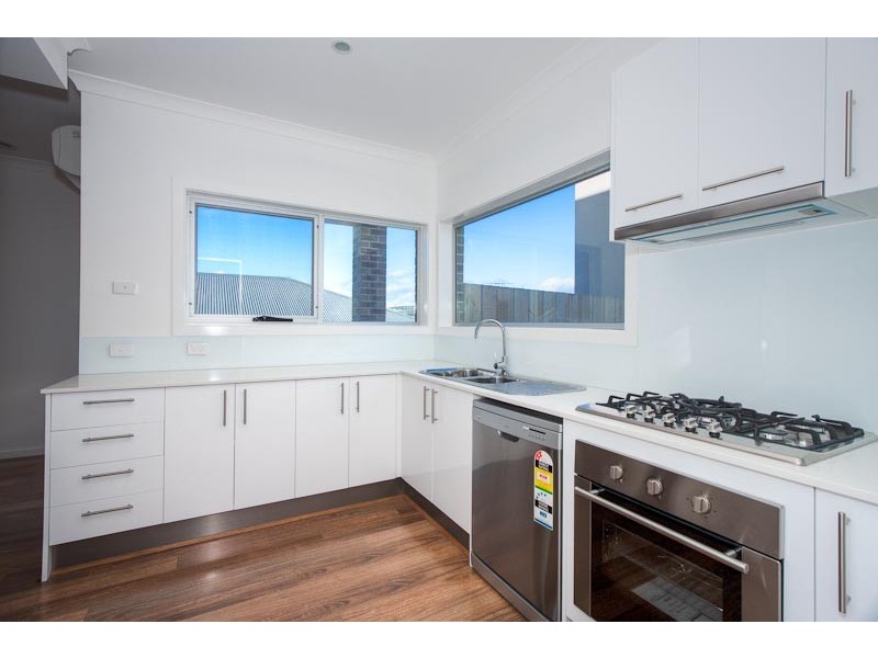 1/27 Stephen Street, Gisborne VIC 3437
