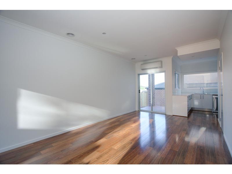 1/27 Stephen Street, Gisborne VIC 3437