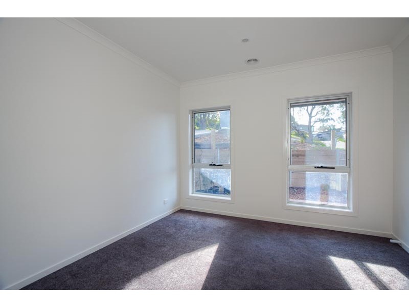 1/27 Stephen Street, Gisborne VIC 3437