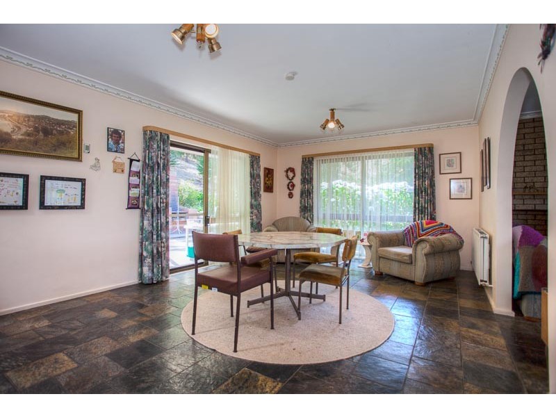 79 Glendrouitt Road, Mount Macedon VIC 3441