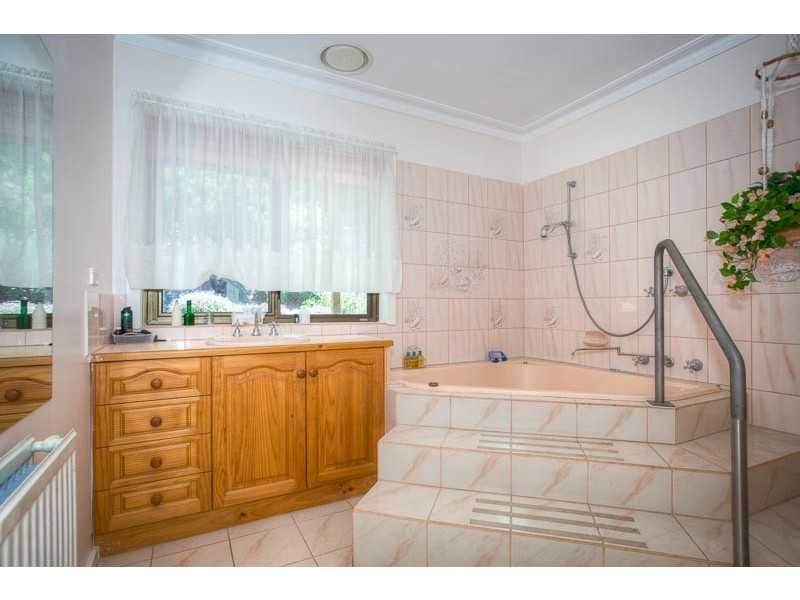 79 Glendrouitt Road, Mount Macedon VIC 3441