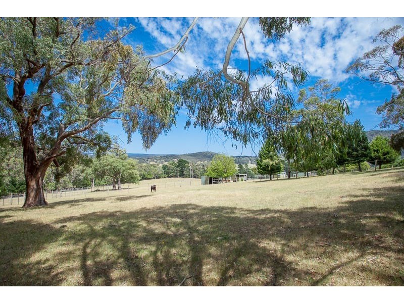 79 GLENDROUITT RD, Mount Macedon VIC 3441