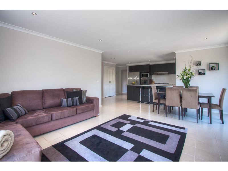 4 Colwyn Crt, Gisborne VIC 3437