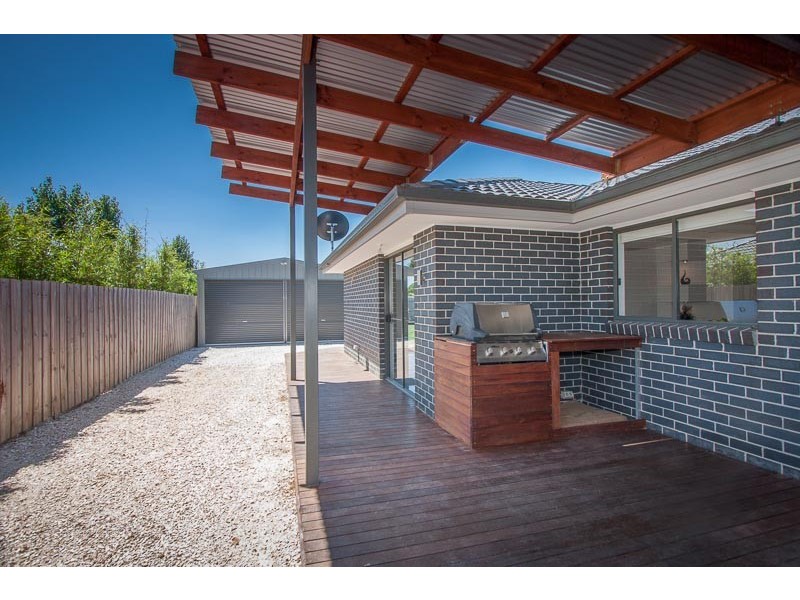 4 Colwyn Crt, Gisborne VIC 3437