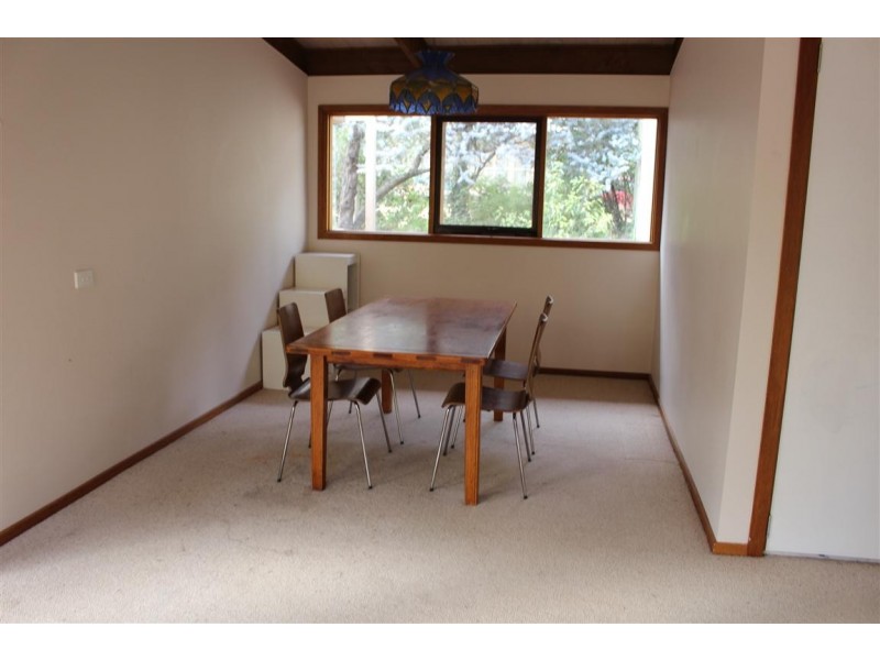 8 Goldies Lane, Woodend VIC 3442