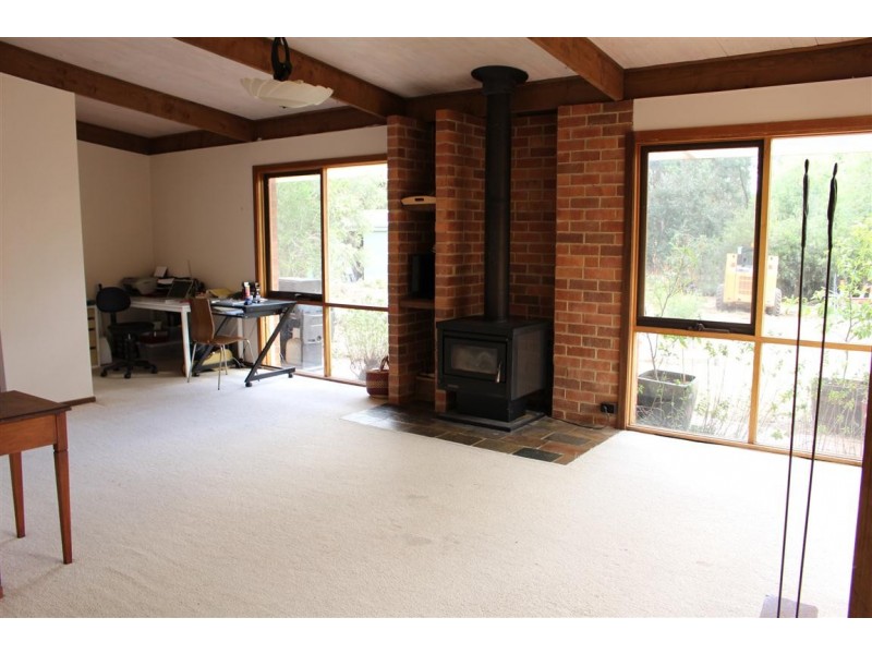 8 Goldies Lane, Woodend VIC 3442