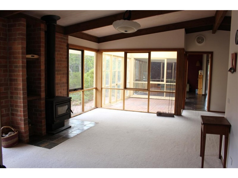 8 Goldies Lane, Woodend VIC 3442