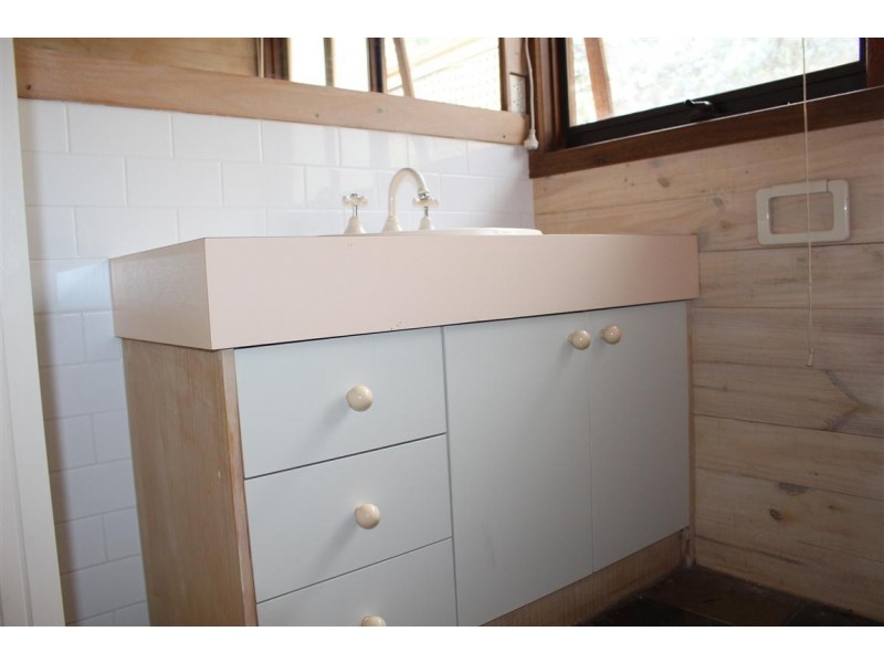 8 Goldies Lane, Woodend VIC 3442