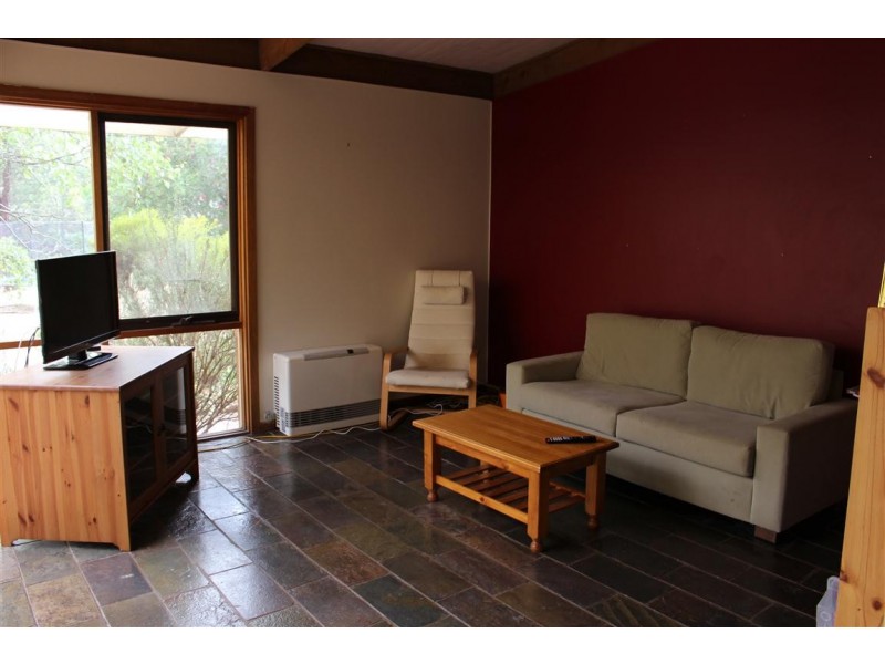 8 Goldies Lane, Woodend VIC 3442