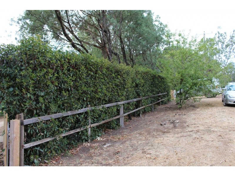 8 Goldies Lane, Woodend VIC 3442