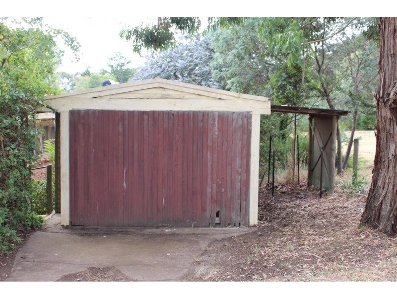 8 Goldies Lane, Woodend VIC 3442