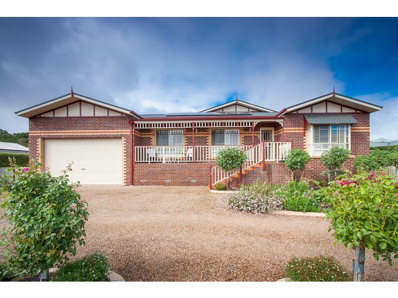 8 Glenton  Court, Gisborne VIC 3437