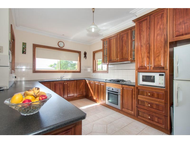 8 Glenton  Court, Gisborne VIC 3437