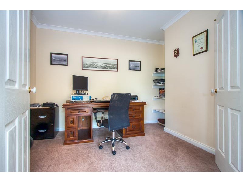 8 Glenton  Court, Gisborne VIC 3437