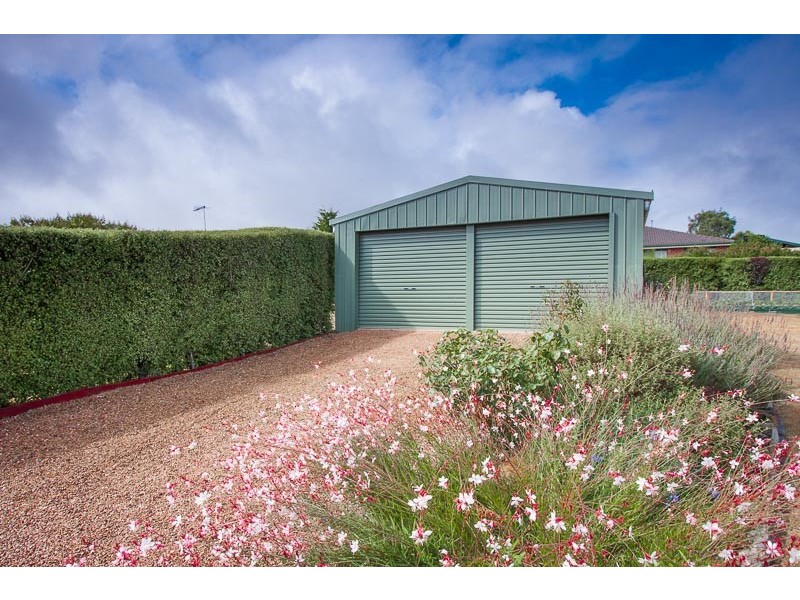 8 Glenton  Court, Gisborne VIC 3437