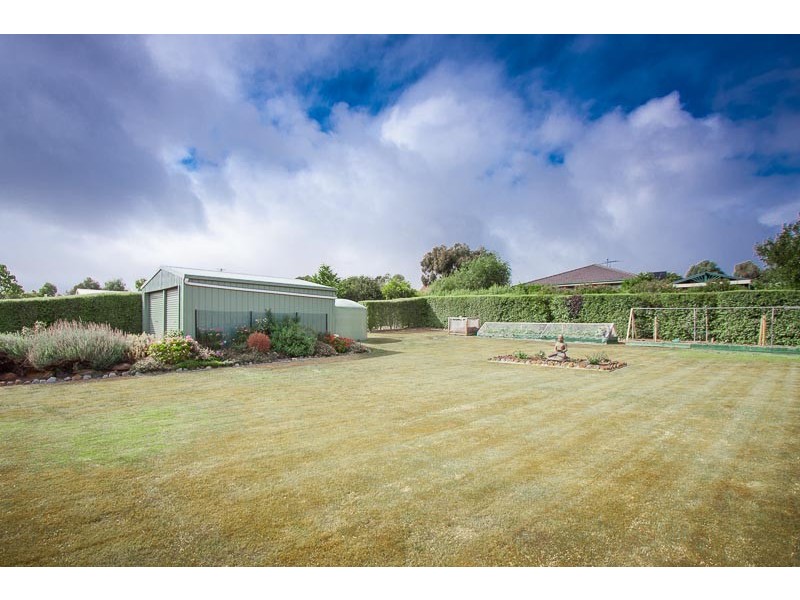 8 Glenton  Court, Gisborne VIC 3437