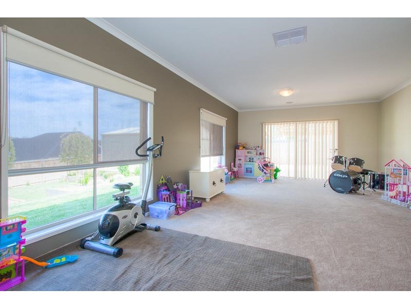 11 Pearce Court, Gisborne VIC 3437