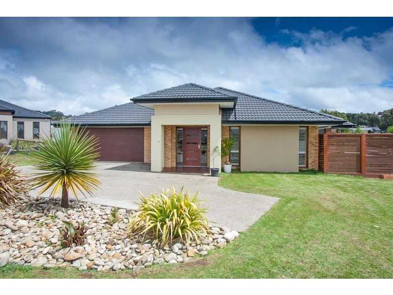 6 Valley Court, Gisborne VIC 3437