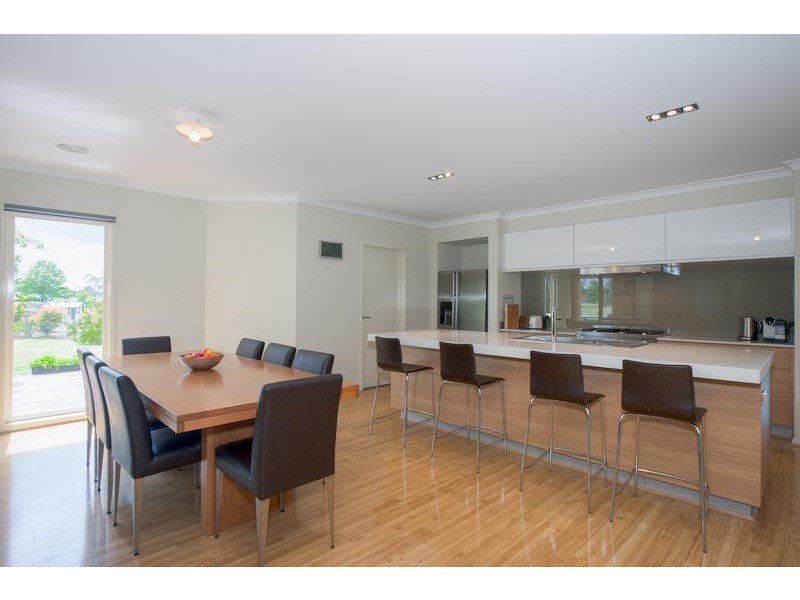 6 Valley Court, Gisborne VIC 3437