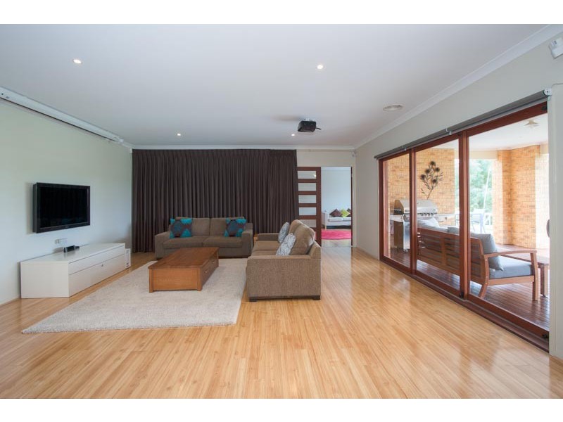 6 Valley Court, Gisborne VIC 3437