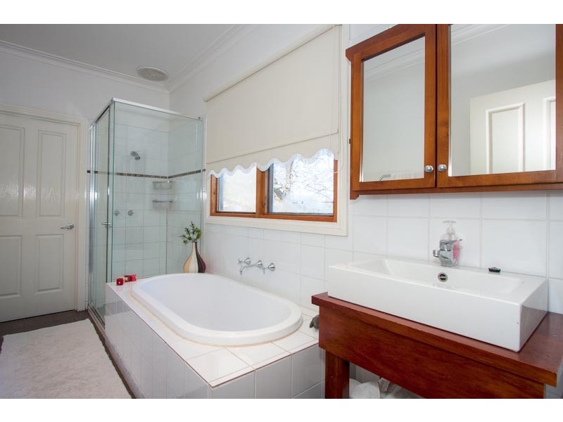 2 Dunne Rd, Bullengarook VIC 3437