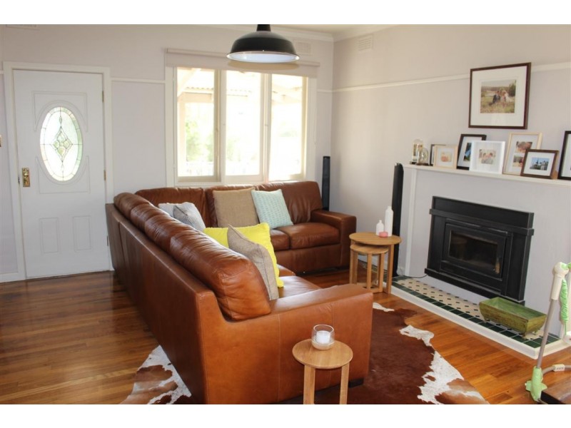 15 Lyell Street, Gisborne VIC 3437