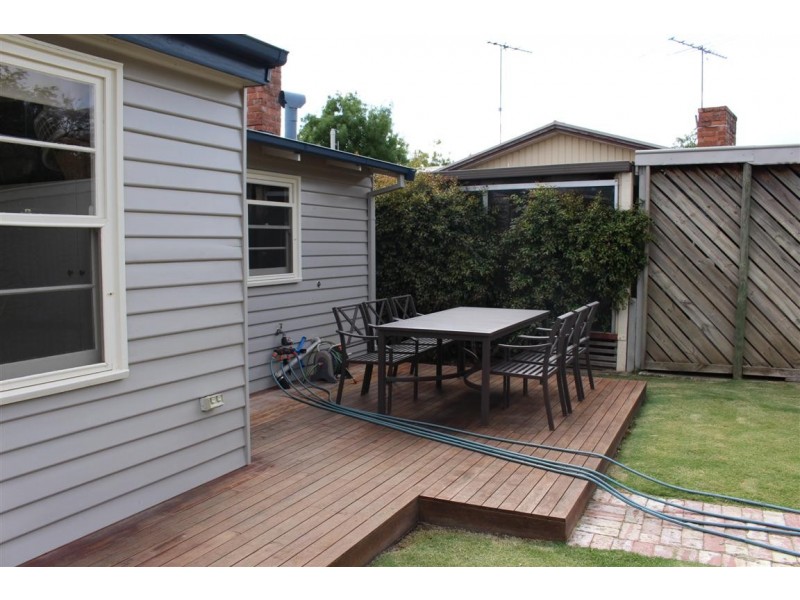 15 Lyell Street, Gisborne VIC 3437