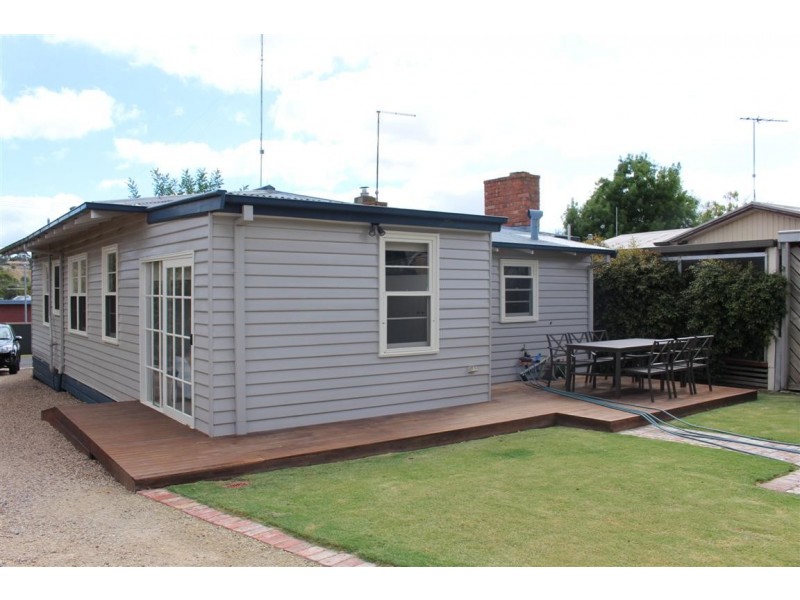 15 Lyell Street, Gisborne VIC 3437