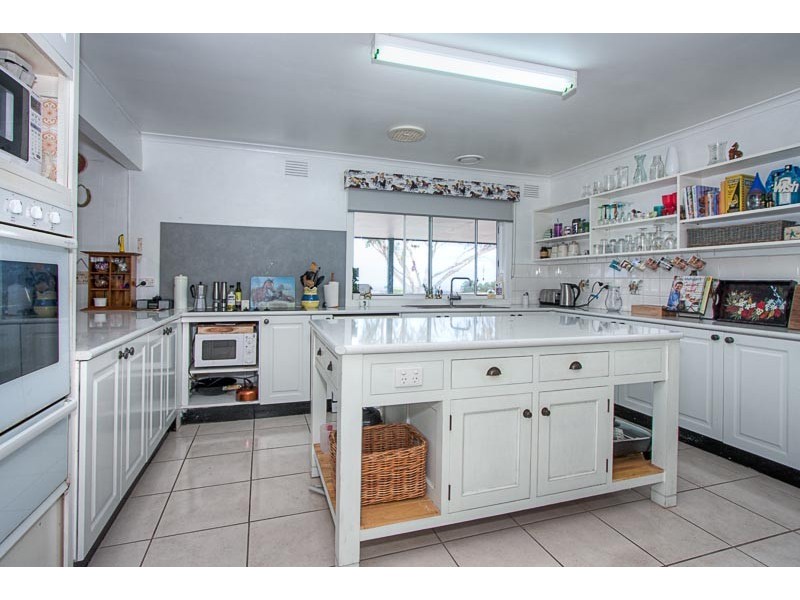 17 Lynne Court, Gisborne South VIC 3437
