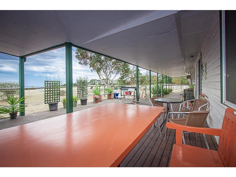 17 Lynne Court, Gisborne South VIC 3437