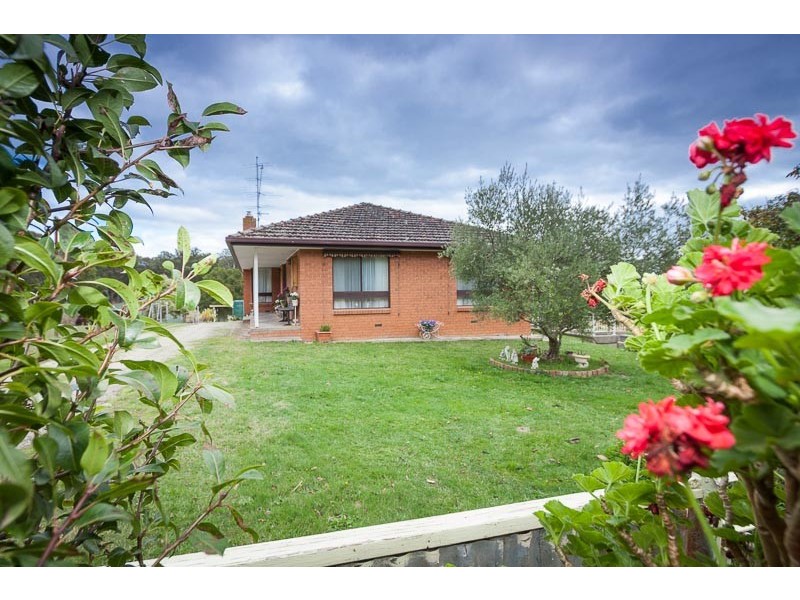 887 Blackforest Drive, Woodend VIC 3442